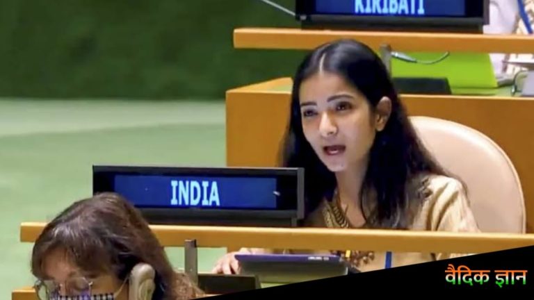 जानिये भारत की इस युवा अफसर को, जिन्होंने UN में पाकिस्तान को उसी के भाषा में धो डाला: Sneha Dubey